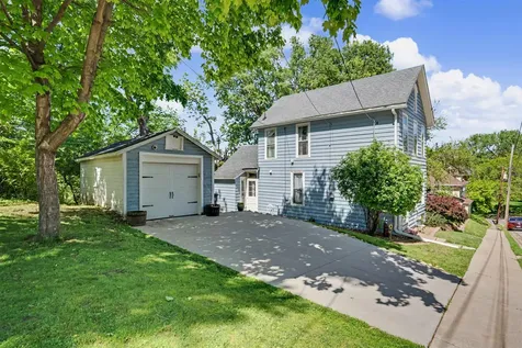 215 Lowell Dubuque IA 52001