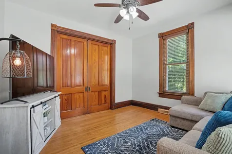 215 Lowell Dubuque IA 52001