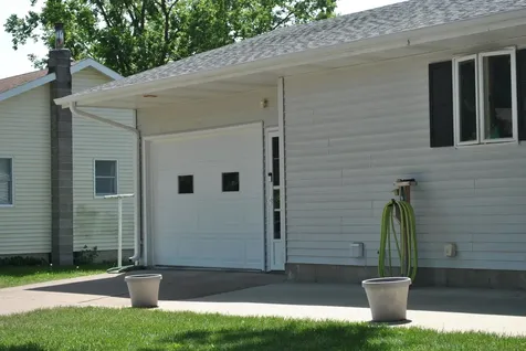 506 N Second Guttenberg IA 52052