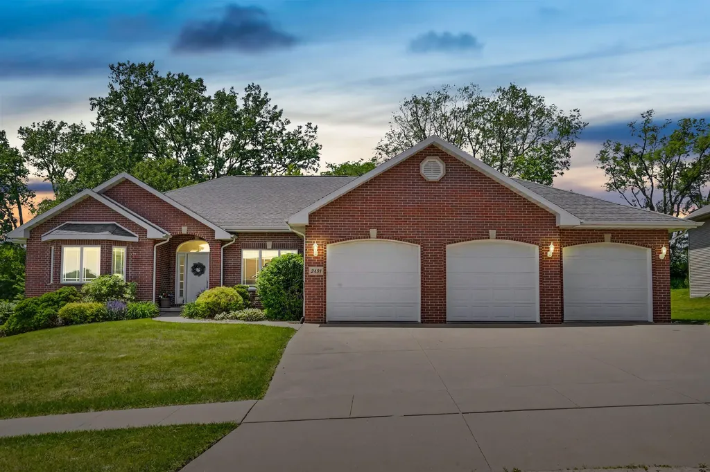 2491 Millstone Dubuque IA 52002