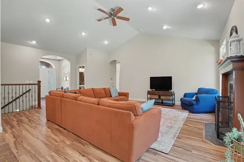 2491 Millstone Dubuque IA 52002