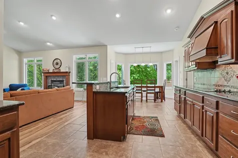 2491 Millstone Dubuque IA 52002