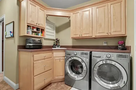 2491 Millstone Dubuque IA 52002