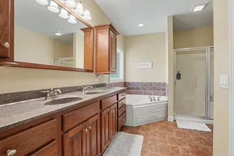 2491 Millstone Dubuque IA 52002