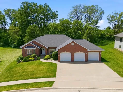2491 Millstone Dubuque IA 52002
