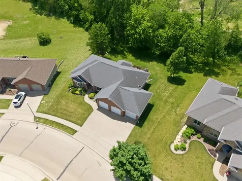 2491 Millstone Dubuque IA 52002