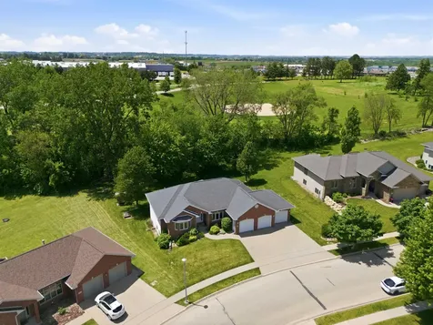 2491 Millstone Dubuque IA 52002