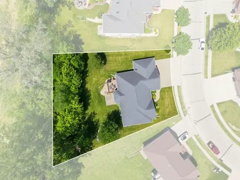 2491 Millstone Dubuque IA 52002
