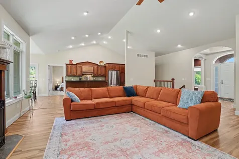2491 Millstone Dubuque IA 52002