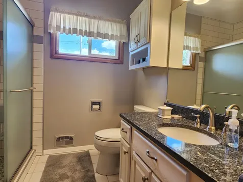 1705 Diane Dubuque IA 52003