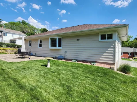1705 Diane Dubuque IA 52003