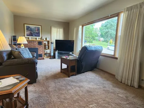 1705 Diane Dubuque IA 52003