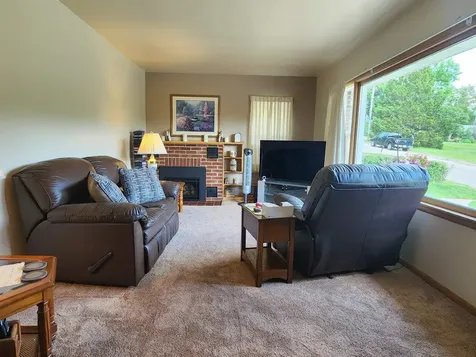 1705 Diane Dubuque IA 52003