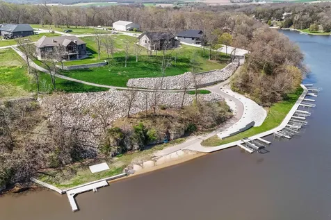 20649 Kayak Manchester IA 52057