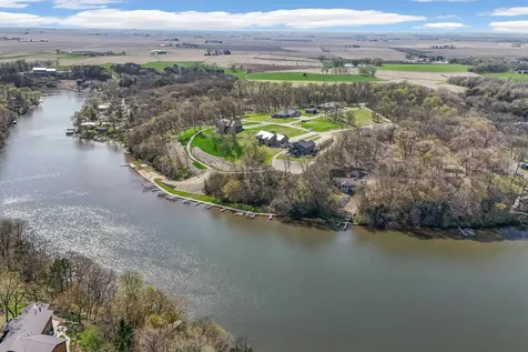 20649 Kayak Manchester IA 52057