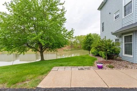 3214 Lake Ridge Unit E Dubuque IA 52003
