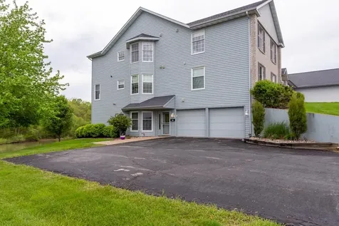 3214 Lake Ridge Unit E Dubuque IA 52003
