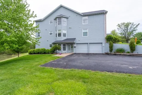 3214 Lake Ridge Unit E Dubuque IA 52003