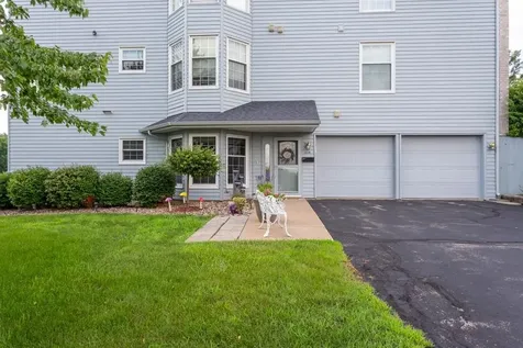 3214 Lake Ridge Unit E Dubuque IA 52003