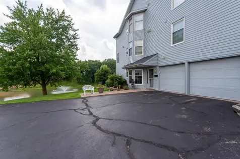 3214 Lake Ridge Unit E Dubuque IA 52003