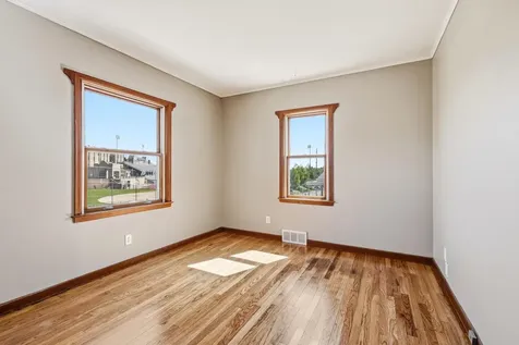 1935 N Grandview Dubuque IA 52001