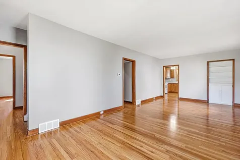 1935 N Grandview Dubuque IA 52001