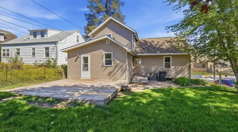 1935 N Grandview Dubuque IA 52001