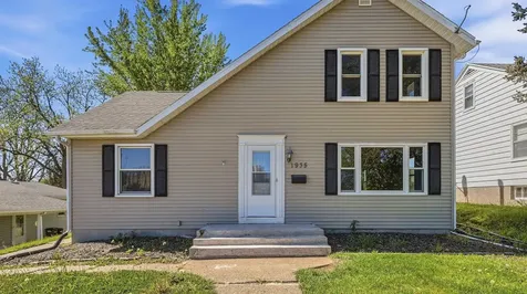 1935 N Grandview Dubuque IA 52001