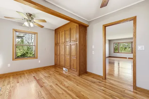 1935 N Grandview Dubuque IA 52001
