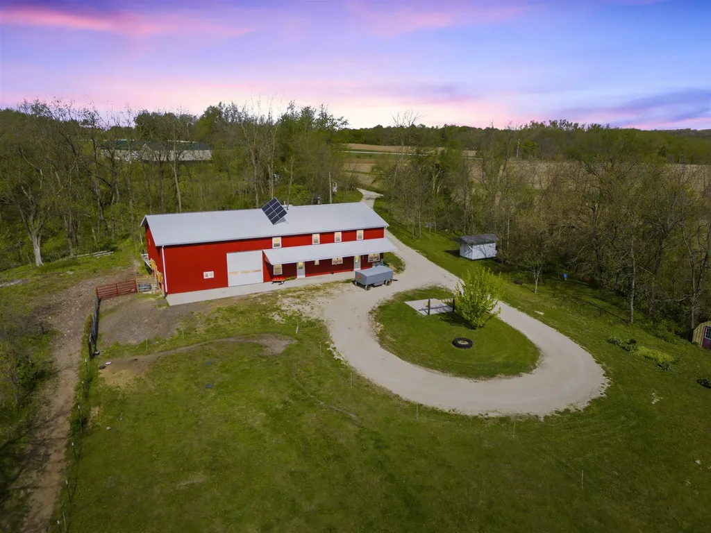 2842 285 Hopkinton IA 52237