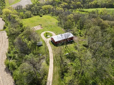 2842 285 Hopkinton IA 52237