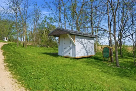 2842 285 Hopkinton IA 52237