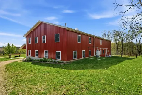 2842 285 Hopkinton IA 52237