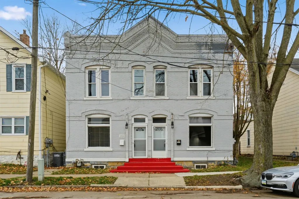 2255-2257 Jackson Dubuque IA 52001