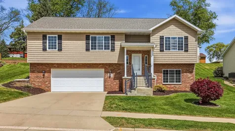 3349 Peach Tree Dubuque IA 52002
