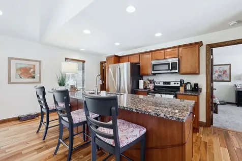 3349 Peach Tree Dubuque IA 52002