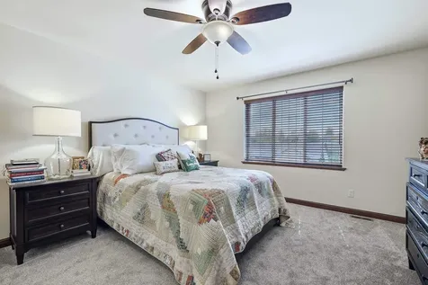 3349 Peach Tree Dubuque IA 52002