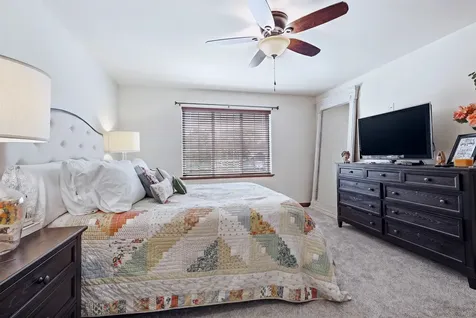 3349 Peach Tree Dubuque IA 52002
