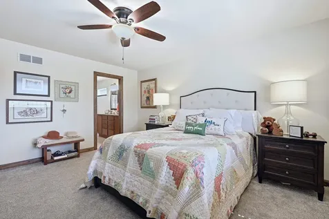 3349 Peach Tree Dubuque IA 52002