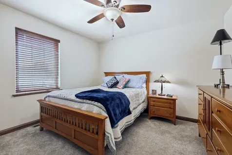3349 Peach Tree Dubuque IA 52002