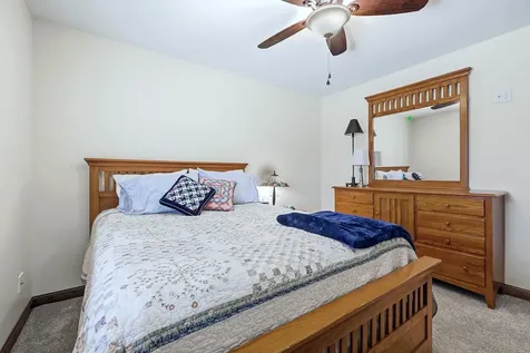 3349 Peach Tree Dubuque IA 52002