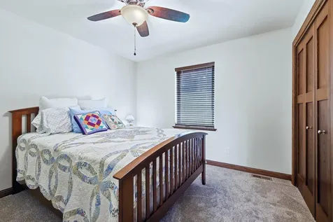 3349 Peach Tree Dubuque IA 52002