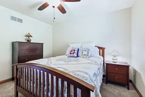 3349 Peach Tree Dubuque IA 52002