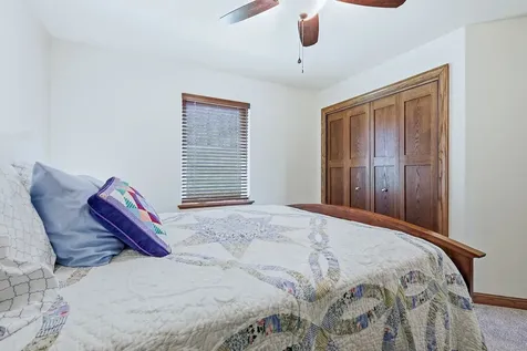 3349 Peach Tree Dubuque IA 52002