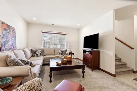 3349 Peach Tree Dubuque IA 52002