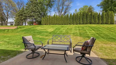 3349 Peach Tree Dubuque IA 52002