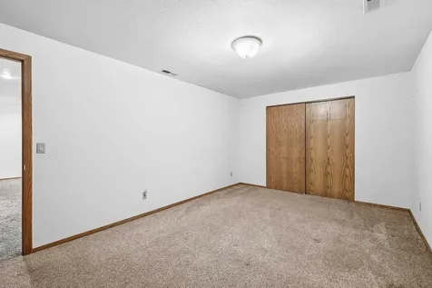2783 Shetland Dubuque IA 52001