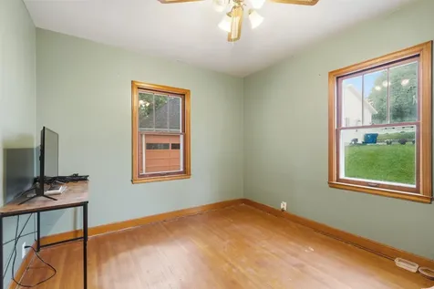317 W Grand Monticello IA 52310