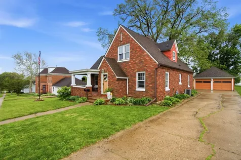 317 W Grand Monticello IA 52310