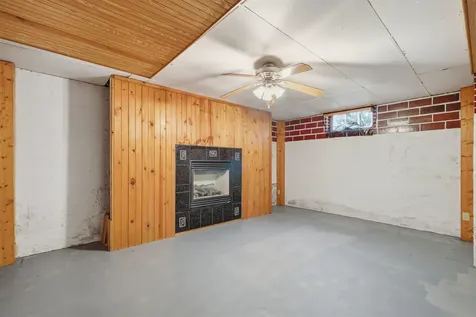 317 W Grand Monticello IA 52310